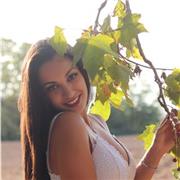 Profesora de lengua castellana y literatura que ofrece clases online